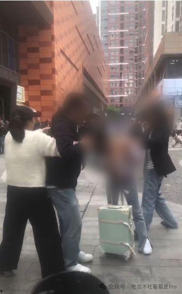 打小三吃瓜,打小三背后的吃瓜真相